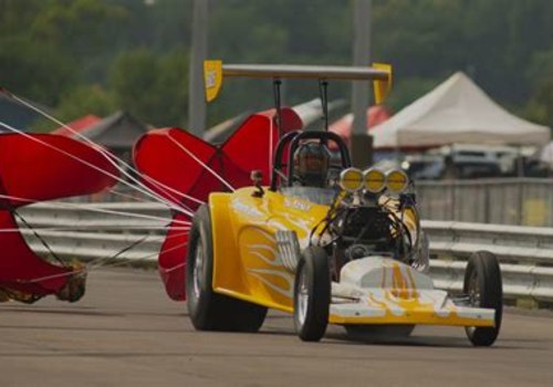 Understanding Parachutes in Drag Racing: Their Purpose and Usage
